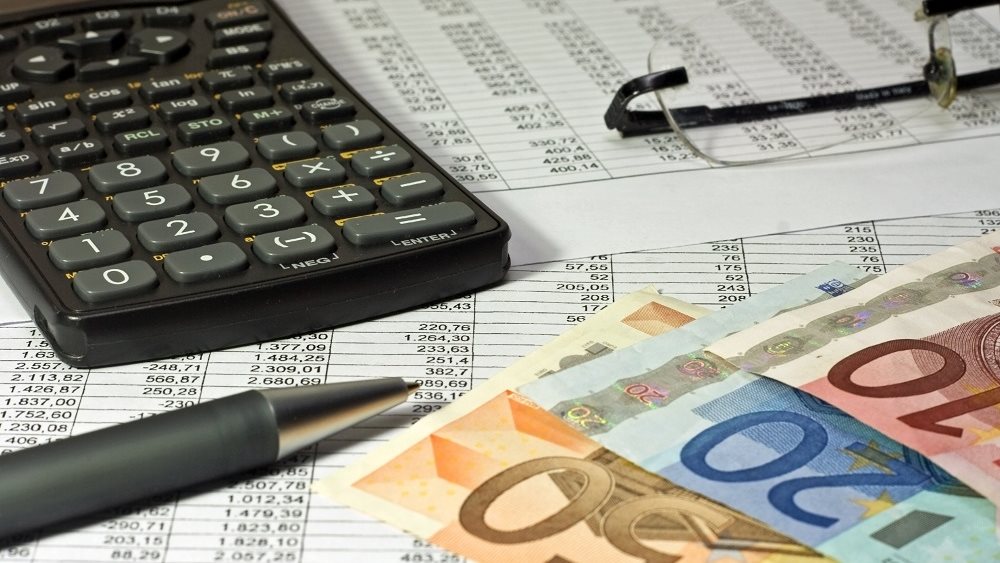 Συμφωνία για διετή κλαδική σύμβαση στον επισιτισμό με κατώτατο 950€ φέτος και 988€ το 2027 - Άμεση επέκταση σε 500.000 εργαζόμενους
