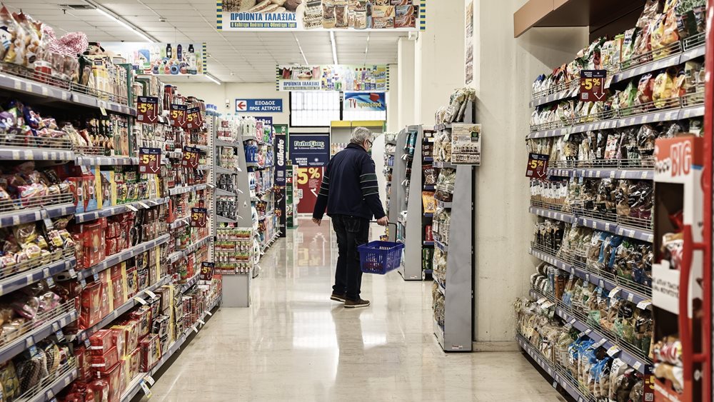 Σούπερ μάρκετ: Οι τιμές ξαναπαίρνουν την ανηφόρα, αλλά τα καλάθια ξεχειλίζουν