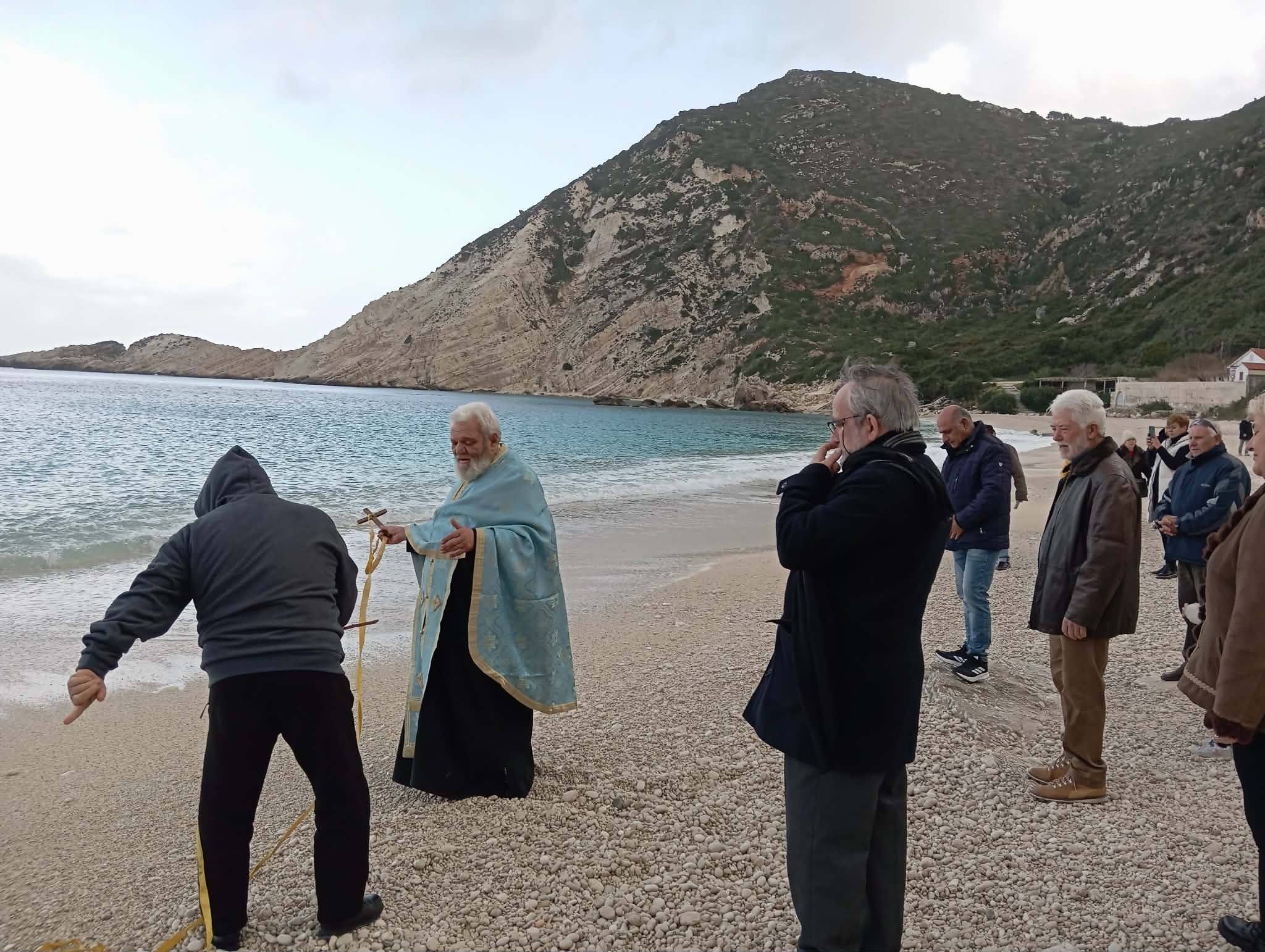 Τελέστηκε η κατάδυση του Σταυρού στους Πετανούς