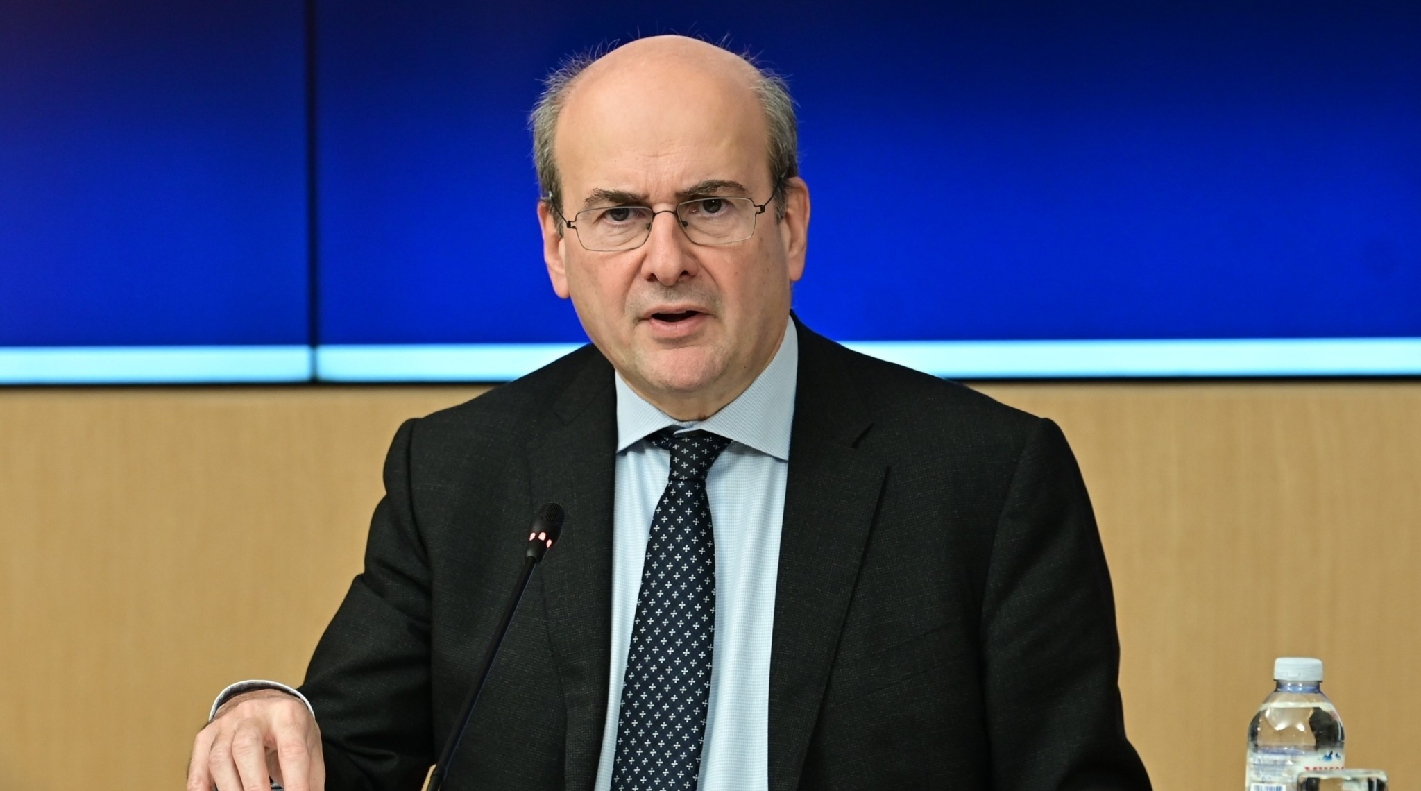 Χατζηδάκης: Κανένα ζήτημα με αποθέματα ασφαλείας και τροφοδοσία της αγοράς