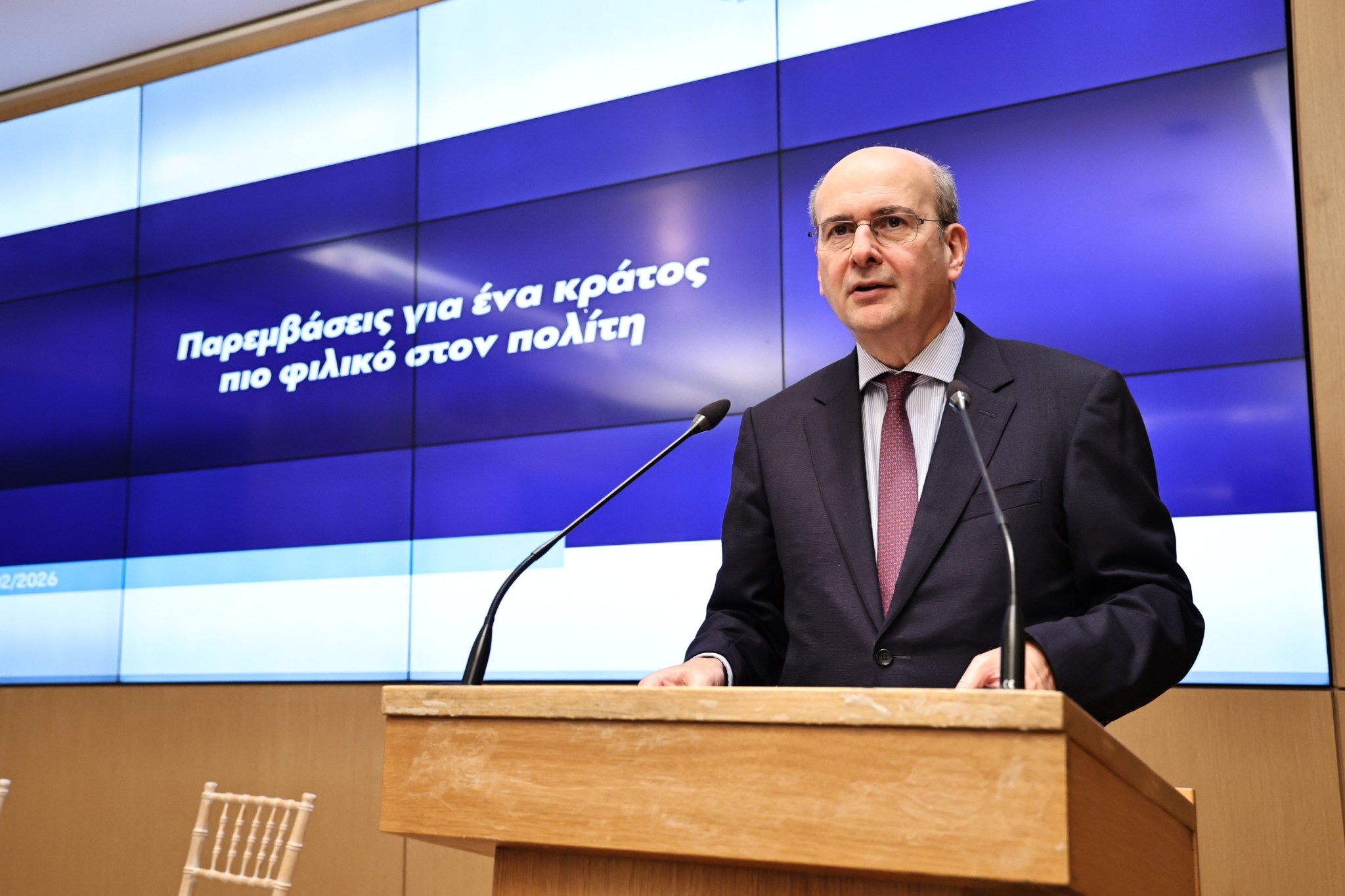 Χατζηδάκης: Οι 14 παρεμβάσεις κατά της γραφειοκρατίας – Αλλαγές για πιστοποιητικά, εγκυκλίους, συμβολαιογράφους