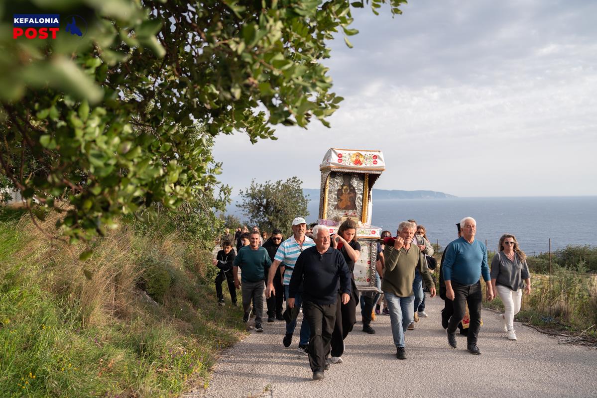 Η λιτανεία της Παναγίας από τη Μονή Σισσίων, στην Αγία Μαρίνα Βλαχάτων