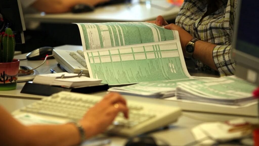 Παράταση έως τις 15 Μαΐου για τις φορολογικές δηλώσεις με έκπτωση 4% στην εφάπαξ καταβολή