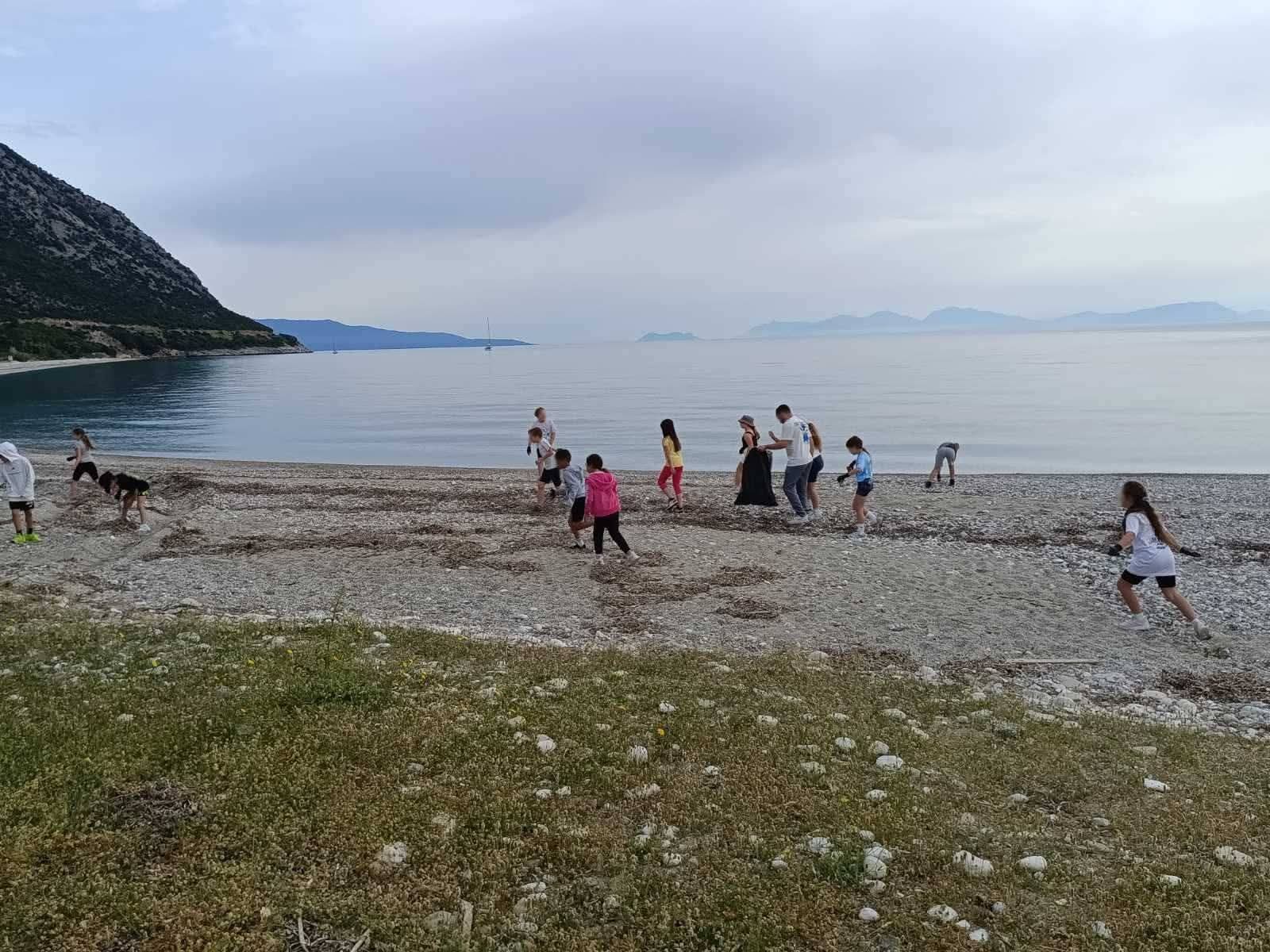 Το Δημοτικό Σχολείο Πόρου Κεφαλονιάς καθάρισε εθελοντικά την Παραλία Αράγια