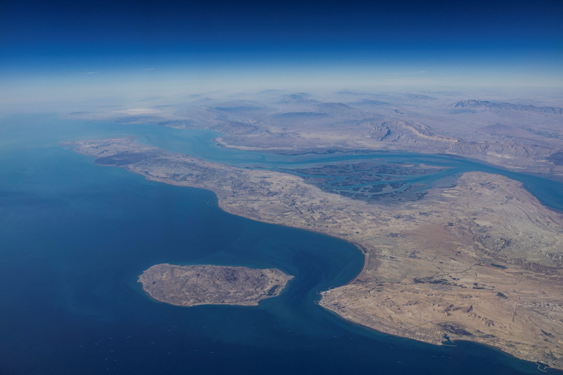 Λιπάσματα, αλουμίνιο, πλαστικά: Πώς ο πόλεμος στο Ιράν διαταράσσει το παγκόσμιο εμπόριο