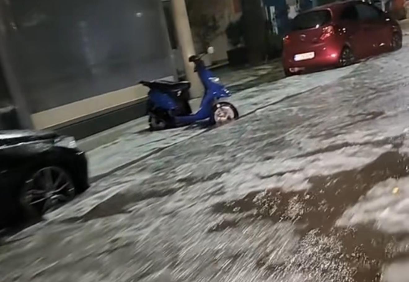 Εικόνες που προβληματίζουν “βυθίστηκε”η παραλιακή…