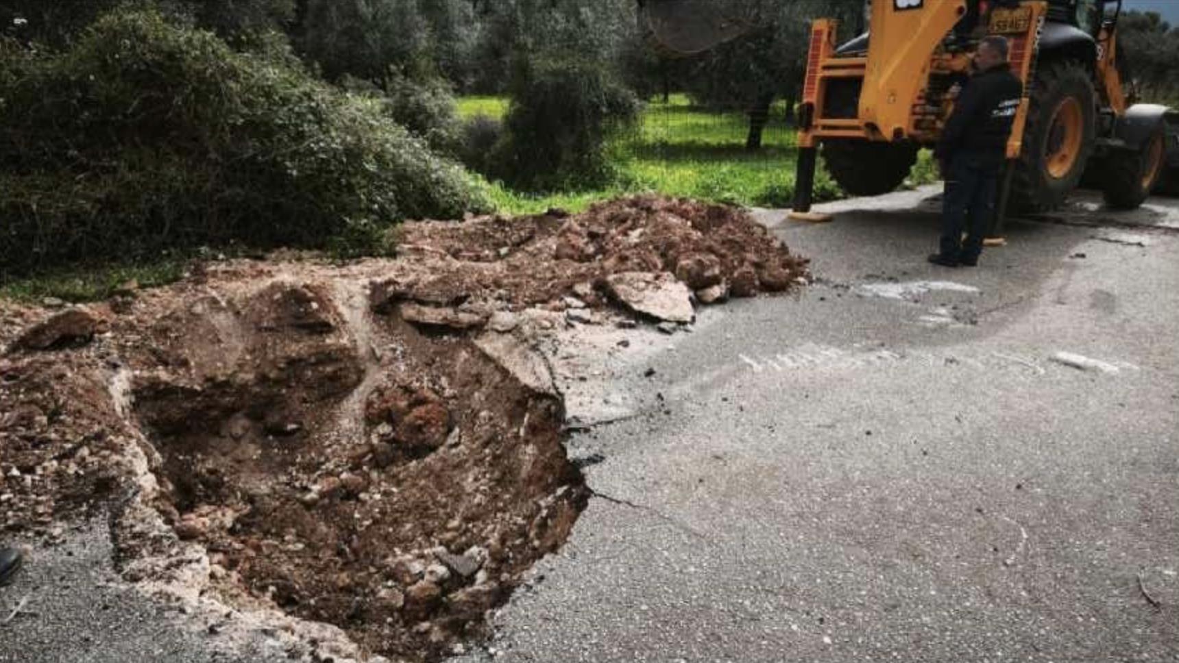 ΛΑΙΚΗ ΣΥΣΠΕΙΡΩΣΗ: ΟΙ ΤΕΡΑΣΤΙΕΣ ΕΥΘΥΝΕΣ ΤΗΣ ΠΕΡΙΦΕΡΙΑΚΗΣ ΑΡΧΗΣ ΓΙΑ ΤΟ ΕΠΑΡΧΙΑΚΟ  ΟΔΙΚΟ ΔΙΚΤΥΟ ΤΗΣ ΚΕΦΑΛΟΝΙΑΣ  ΔΕΝ ΚΡΥΒΟΝΤΑΙ ΠΙΣΩ ΑΠΟ ΔΙΑΠΙΣΤΩΣΕΙΣ ΚΑΙ ΕΠΑΝΑΛΑΜΒΑΝΟΜΕΝΑ  ΕΥΧΟΛΟΓΙΑ