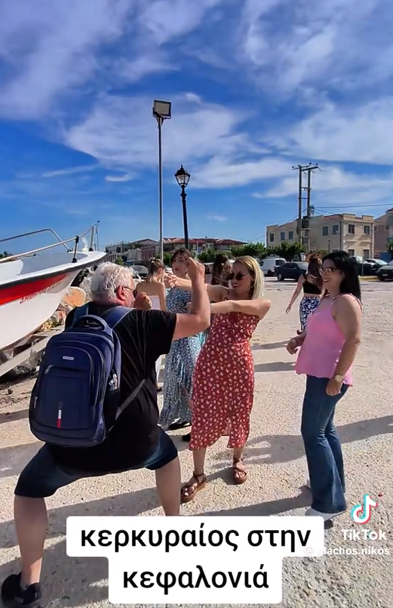 Όταν ένας Κερκυραίος συναντά την Κεφαλονιά: μια χειρονομία που μόνο οι Επτανήσιοι καταλαβαίνουν