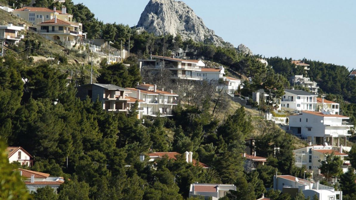 Αυθαίρετα, συνενώσεις διαμερισμάτων και οικοδομικές άδειες: Τι αλλάζει με το νέο νομοσχέδιο του ΥΠΕΝ