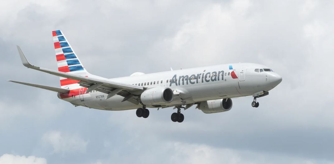 Σοκ σε πτήση της American Airlines -Γυναίκα έβγαλε όλα της τα ρούχα μπροστά στους επιβάτες, προχώρησε σε άσεμνες πράξεις