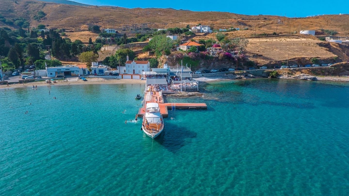 Νέο χωροταξικό ΑΠΕ: Η Άνδρος «σηκώνει το γάντι» και ανοίγει πρώτη το δικαστικό μέτωπο