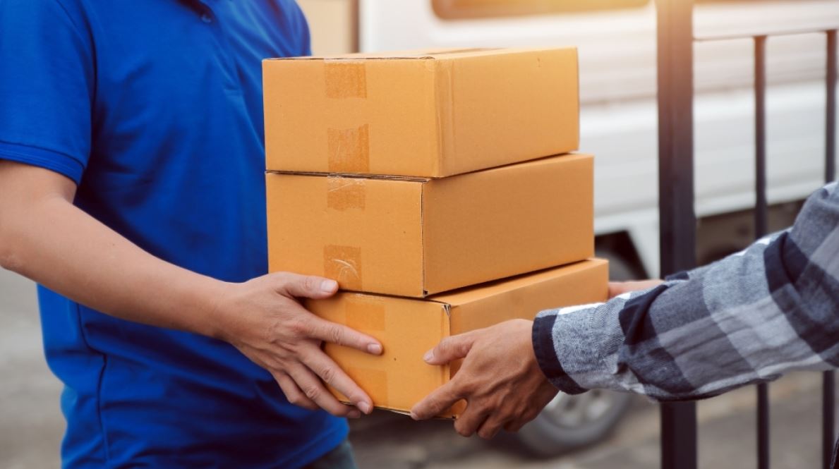 Μετρητά τέλος στις παραδόσεις courier - Από πότε αλλάζει ο τρόπος πληρωμής