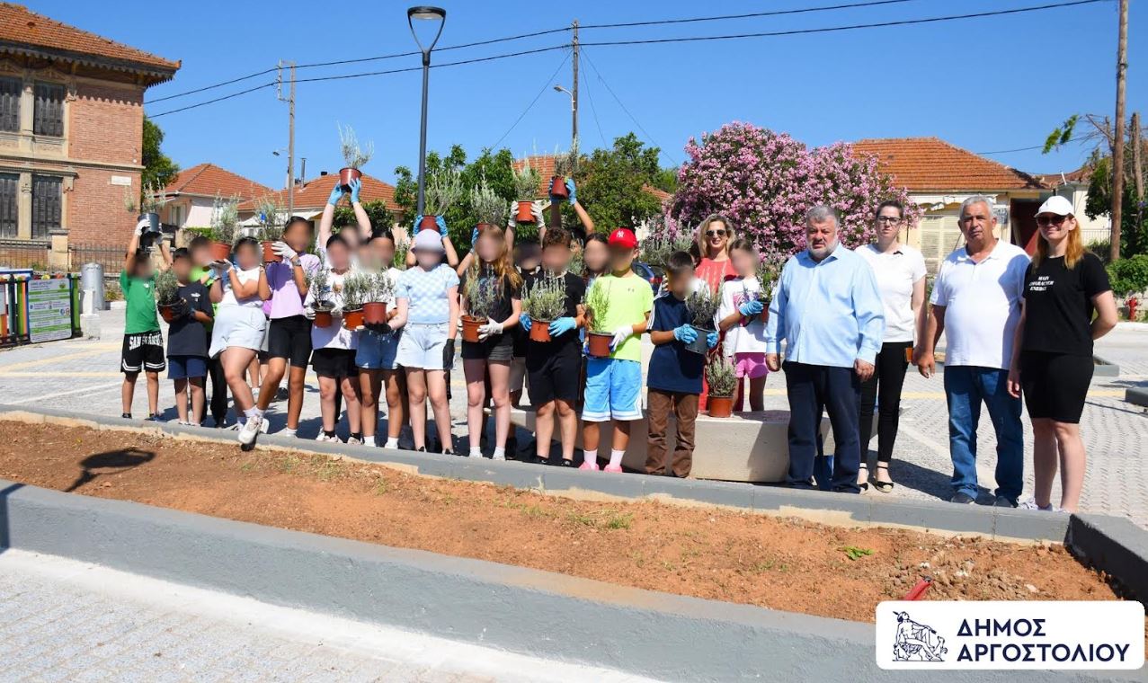 Δράση δεντροφύτευσης των μαθητών του Δημοτικού Σχολείου Κεραμειών στη νέα πλατεία
