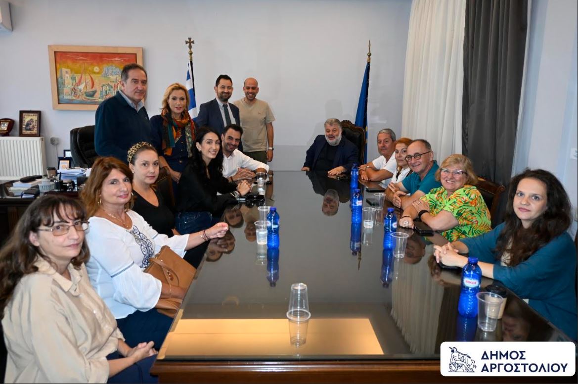 Συνάντηση Δημάρχου Αργοστολίου με τους βουλευτές του ΠΑΣΟΚ – Κινήματος Αλλαγής, Μανώλη Χριστοδουλάκη και Κατερίνα Σπυριδάκη