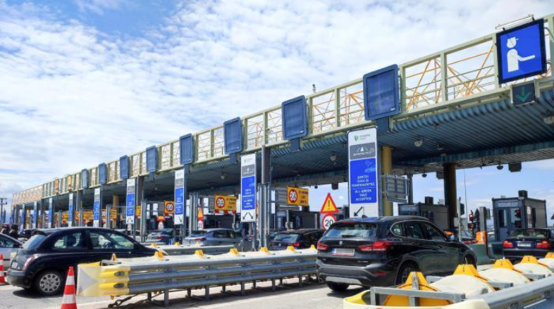 Πρόστιμο 350 ευρώ και αφαίρεση διπλώματος για τους απρόσεκτους οδηγούς των διοδίων -Ποια κίνηση τιμωρεί αυστηρά ο νέος ΚΟΚ