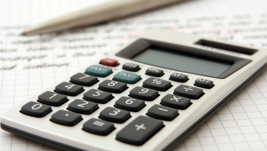 Εστειλε χρήματα σε φίλο και τα πήρε πίσω την ίδια μέρα – Η εφορία του χρέωσε φόρο δωρεάς