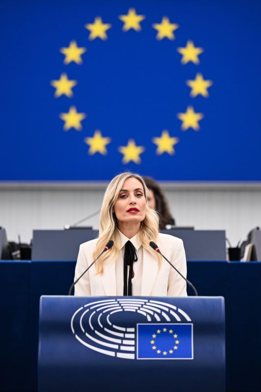 Ελεονώρα Μελέτη: Προστασία των δημιουργών από τις προκλήσεις της Τεχνητής Νοημοσύνης