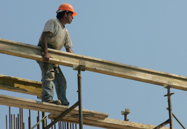 Εγκρίθηκε η είσοδος 94.300 μετακλητών το 2026 - Ηλικιακός «κόφτης» και εισαγωγή Tech και Talent visa