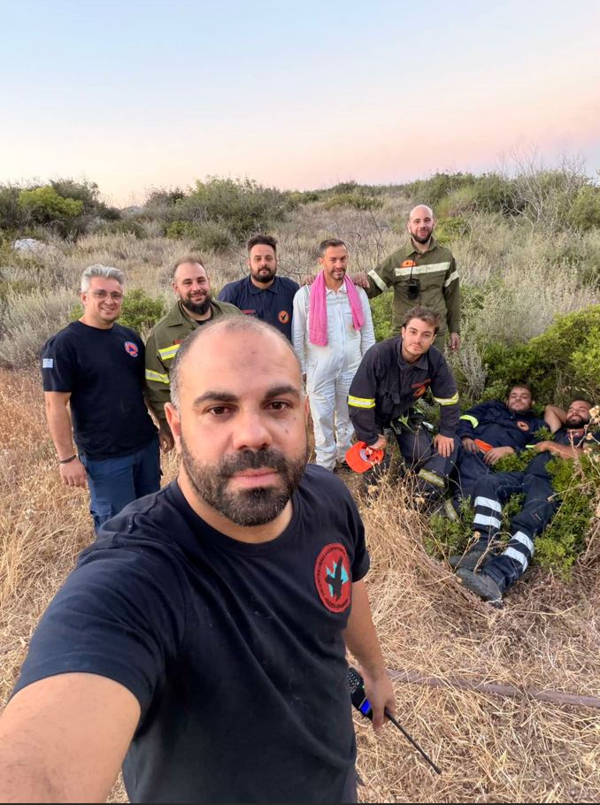 Εθελοντές : Οι ήρωες της διπλανής πόρτας, απέναντι στις φλόγες  