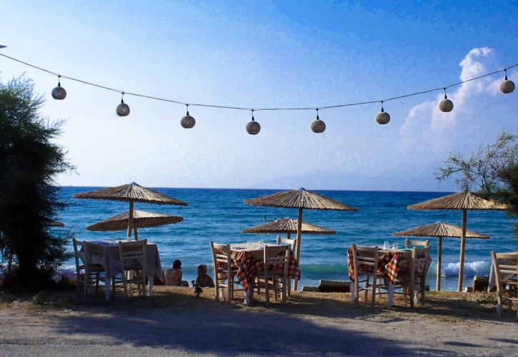 Εστίαση: Αυξήσεις μισθών, επιδόματα και 6ήμερη εργασία στη νέα διετή κλαδική σύμβαση