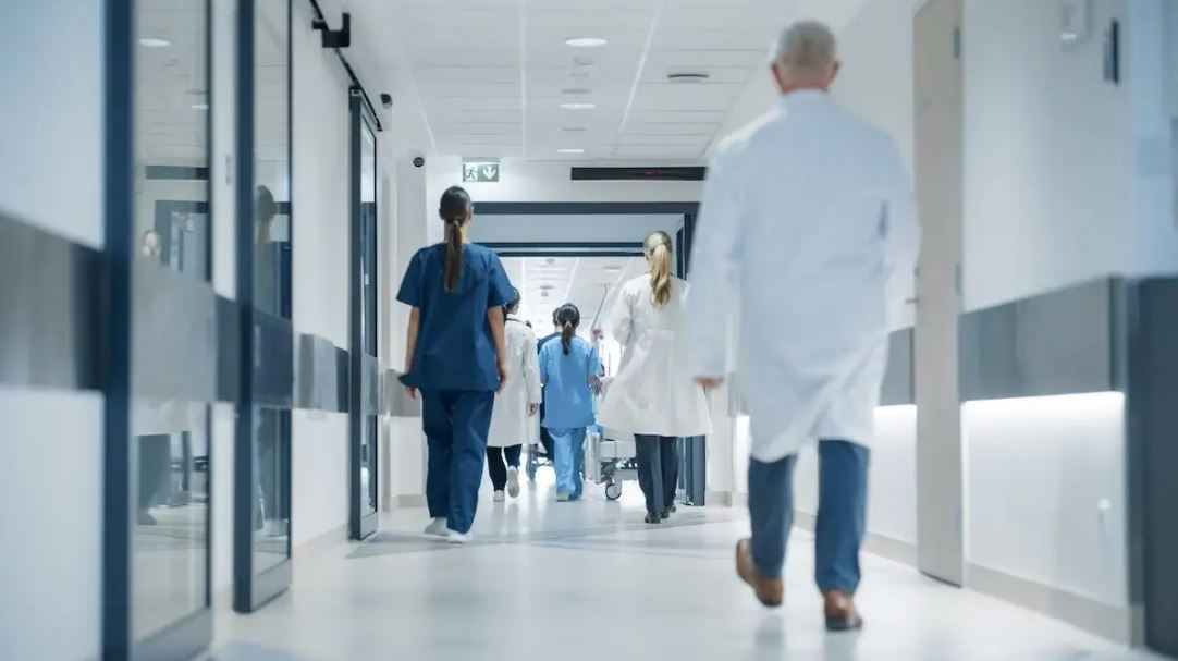 Βαρέα και Ανθυγιεινά στην Υγεία: Ποιοι μένουν εκτός ρύθμισης και πότε μπορούν να συνταξιοδοτηθούν – Παραδείγματα