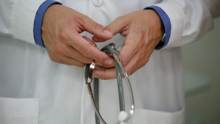 ΕΙΝΑΠ: Προκηρύχθηκαν 1.131 θέσεις γιατρών, ενώ τα κενά στα νοσοκομεία είναι πάνω από 6.000 