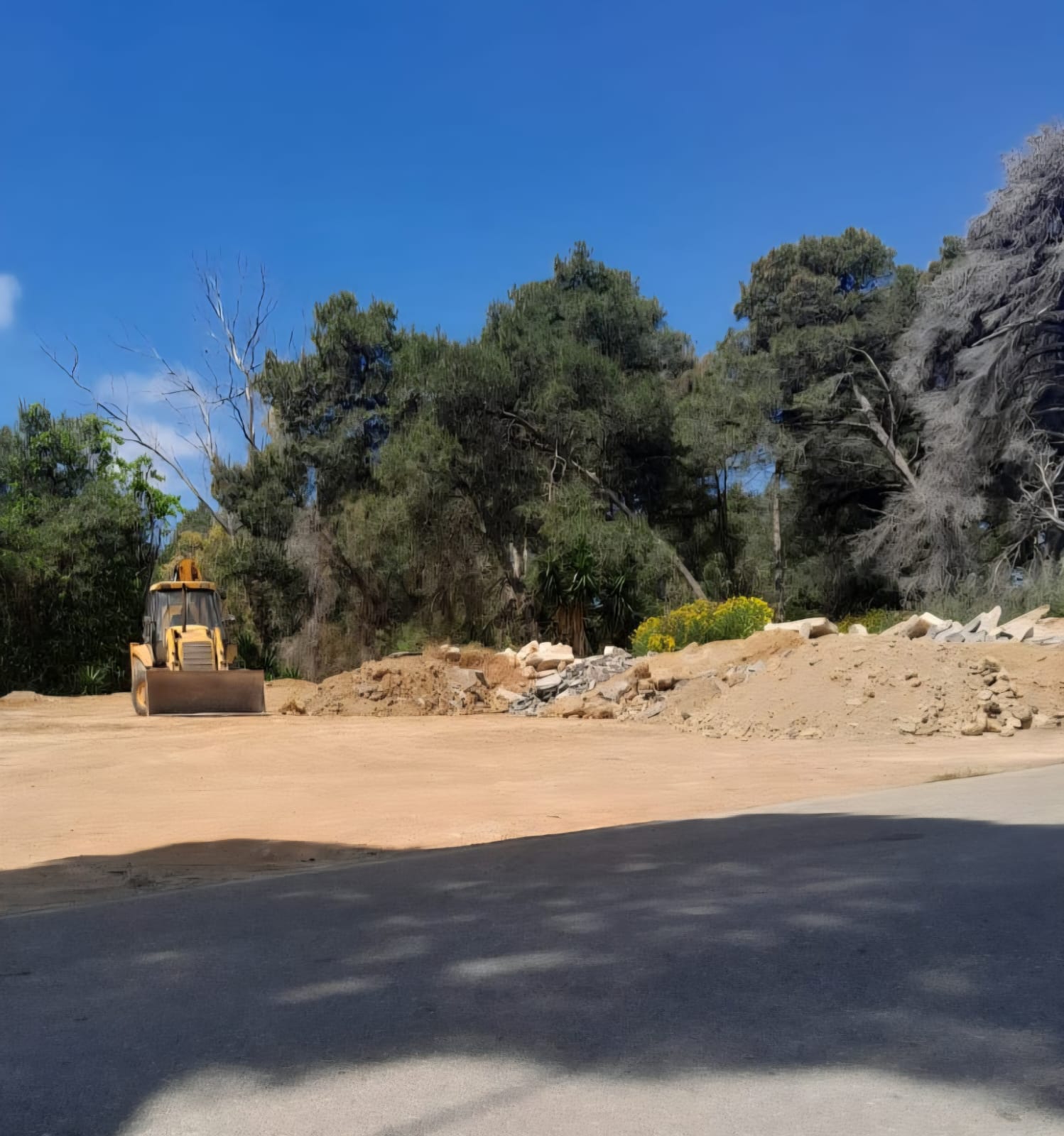Ο Δήμος γεμίζει μπάζα τις Κεραμειές