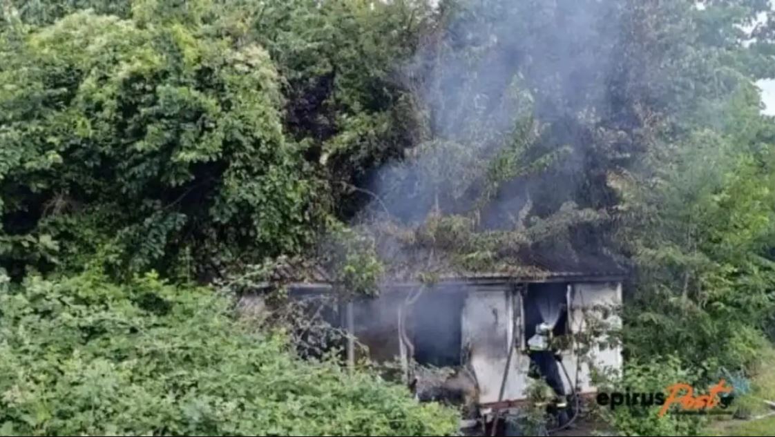 Οικογενειακή τραγωδία στην Κόνιτσα: Τέσσερα αδέρφια απανθρακώθηκαν μετά από φωτιά στο κοντέινερ όπου διέμεναν