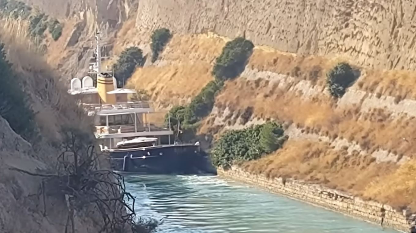Βίντεο: Η στιγμή που superyacht 50 εκατ. δολαρίων προσκρούει στα τοιχώματα του Ισθμού της Κορίνθου