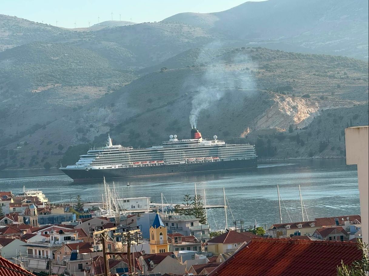 Το QUEEN VICTORIA άνοιξε τον Ιούλιο στο Αργοστόλι – Εντυπωσιακή άφιξη στο λιμάνι της Κεφαλονιάς