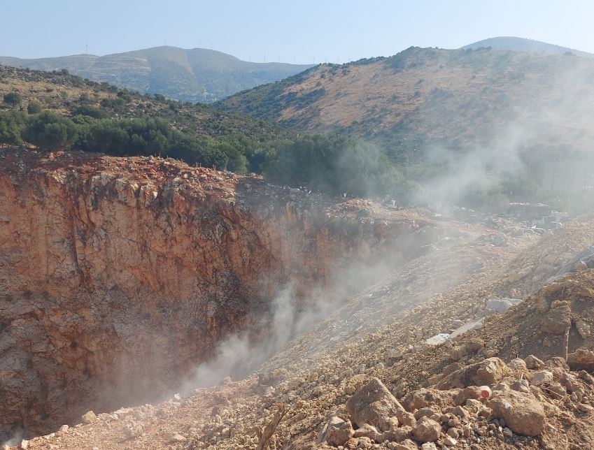 Ποιος αφήνει τη Λαγκάδα να καίει επί 13 μήνες; – Στη Βουλή η περιβαλλοντική «βόμβα» της Κεφαλονιάς