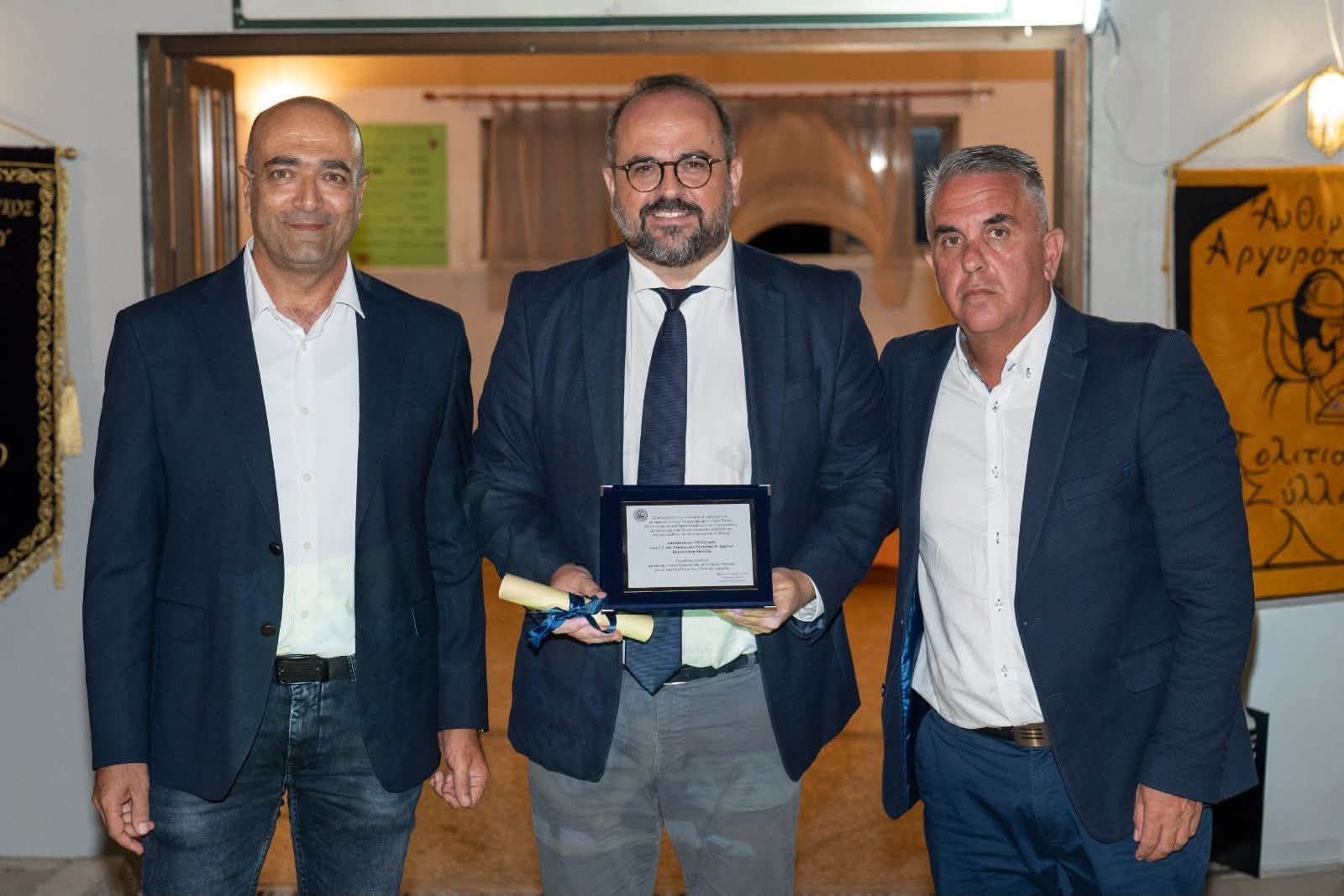 Ο Δήμος Ιθάκης τίμησε τον Μανώλη Κουτουλάκη, ανακηρύσσοντάς τον Επίτιμο Δημότη Ιθάκης