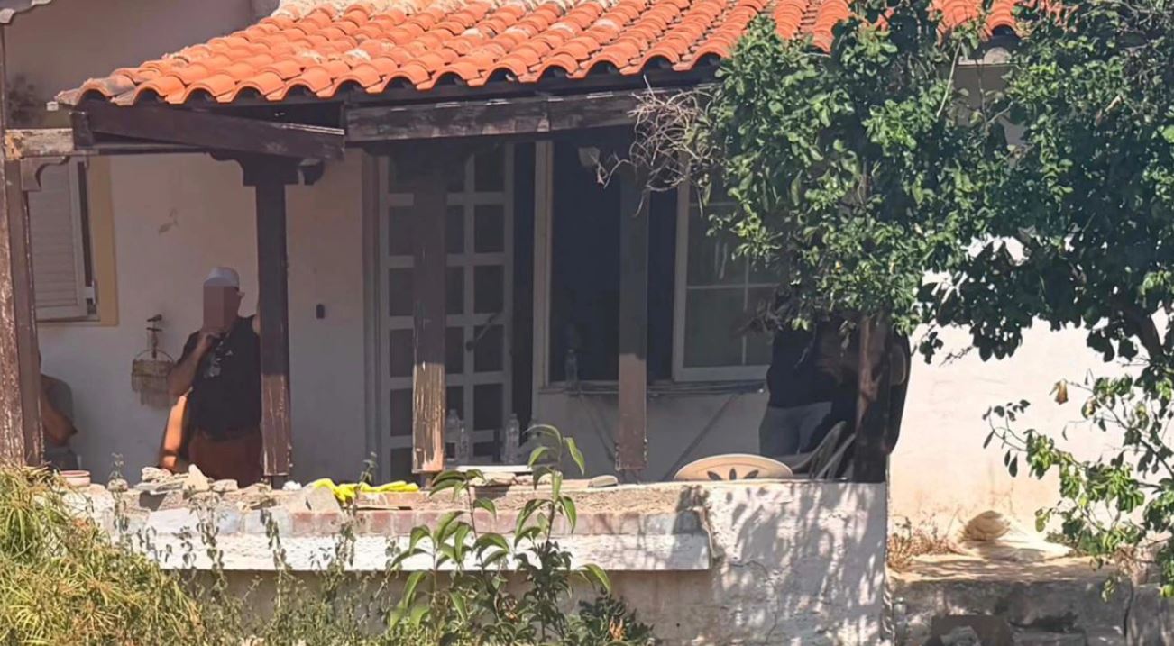 Γυναίκα στον Μαραθώνα είχε θαμμένη τη μητέρα της στην αυλή του σπιτιού για να παίρνει τη σύνταξη - Πώς αποκαλύφθηκε η υπόθεση