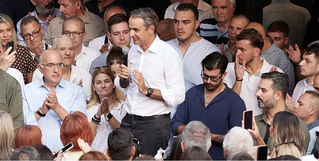 Μητσοτάκης από Κοζάνη: «Σας λέω μετά βεβαιότητας ότι ο κατώτατος μισθός θα έχει ξεπεράσει τα 950 ευρώ πριν από τις εκλογές»