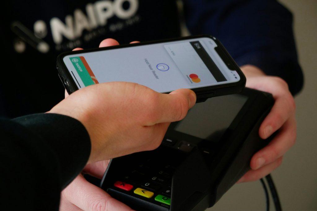IRIS: Σαρωτικοί έλεγχοι της ΑΑΔΕ για POS – Ποιοι κινδυνεύουν με πρόστιμα