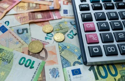 Πρωτογενές πλεόνασμα 6,5 δισ. στο 8μηνο – Ξεπέρασαν τα 49,5 δισ. τα φορο-έσοδα