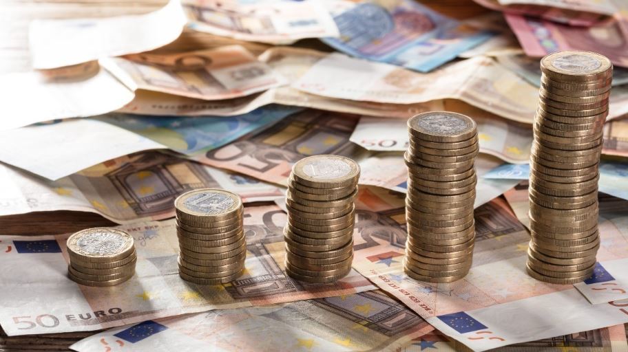 Καταθέσεις: Πώς η πιστωτική επέκταση έφερε άλμα 8,6 δισ. ευρώ
