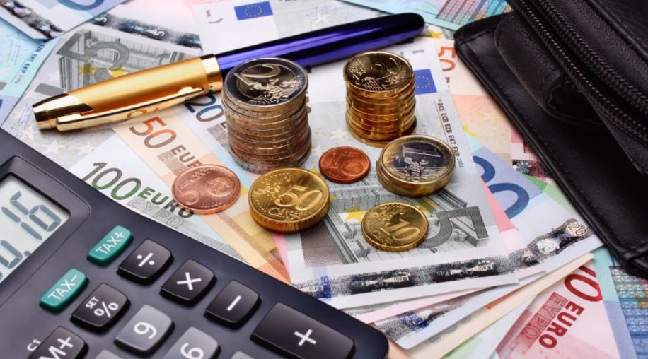 Alpha Bank: Η Ελλάδα υστερεί σημαντικά ως προς το διαθέσιμο εισόδημα έναντι της Ευρωζώνης