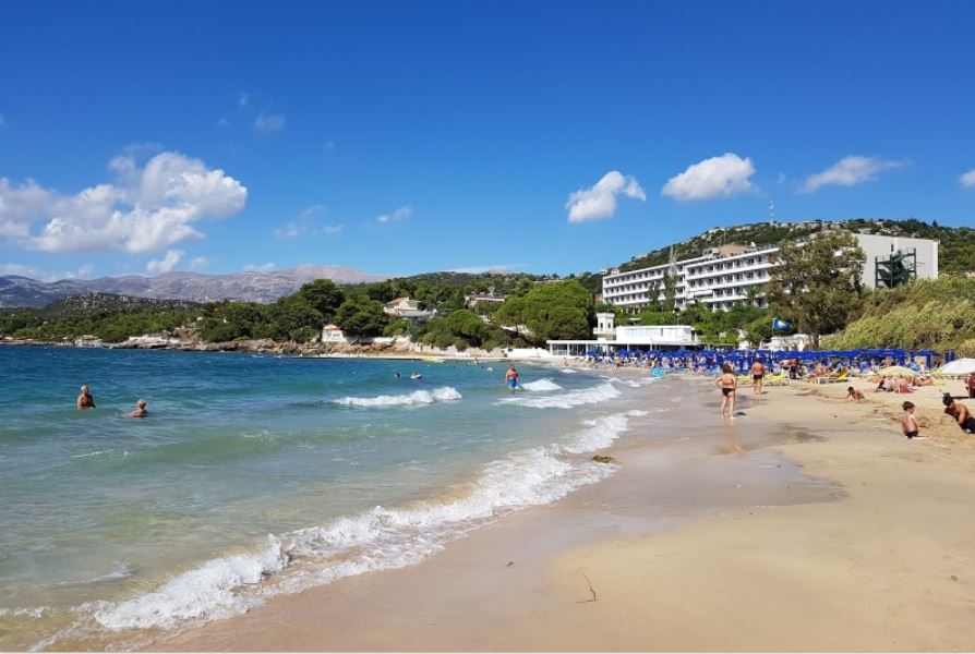 Στη Βουλή η υπόθεση της Παλιοσταφίδας στη Λάσση – Ερώτηση του ΚΚΕ για τη μεγάλη ξενοδοχειακή επένδυση