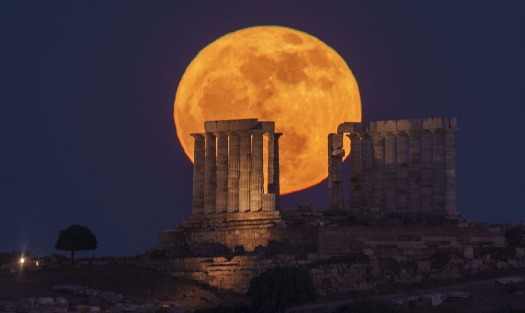 Πότε «πέφτει» η Πανσέληνος Ιουλίου: Αντίστροφη μέτρηση για το πιο λαμπερό φεγγάρι του καλοκαιριού 
