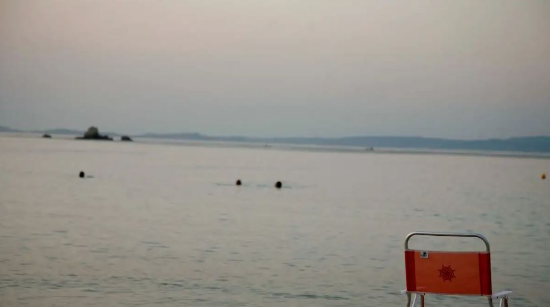 Χαλκιδική: Νεκρή 76χρονη στην παραλία Ποτίδαιας – Ανασύρθηκε χωρίς τις αισθήσεις της