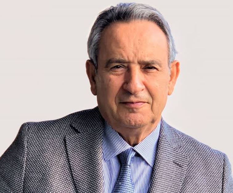 Μόνο ΕΓΩ! “Πάψτε, παπάδες, τα χαρτιά και κλείστε τα βαγγέλια!”