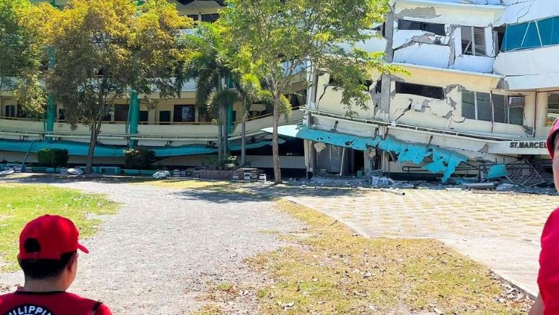 Σεισμός στις Φιλιππίνες: Τουλάχιστον 15 νεκροί και 129 τραυματίες - Η στιγμή που κτήρια καταρρέουν
