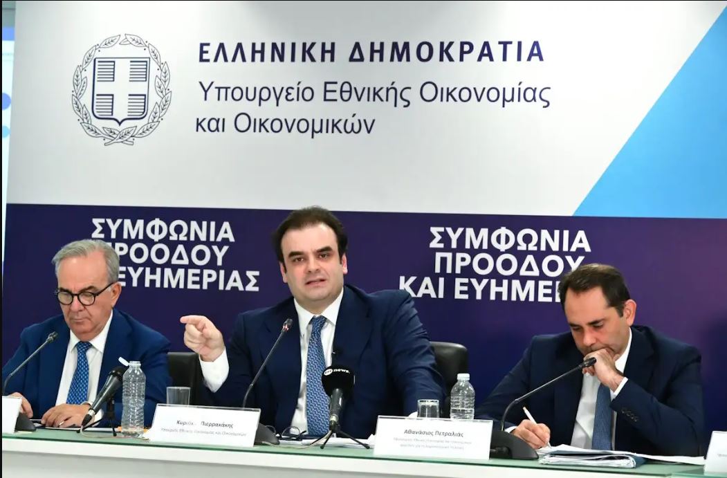 Μείωση φόρων για ελεύθερους επαγγελματίες και ενίσχυση εισοδημάτων για αγρότες, συνταξιούχους και δημοσίους υπαλλήλους