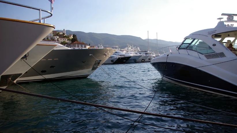 Σύγκρουση δύο τουριστικών πλοίων στο Ξι – 78 επιβάτες επέβαιναν στα σκάφη