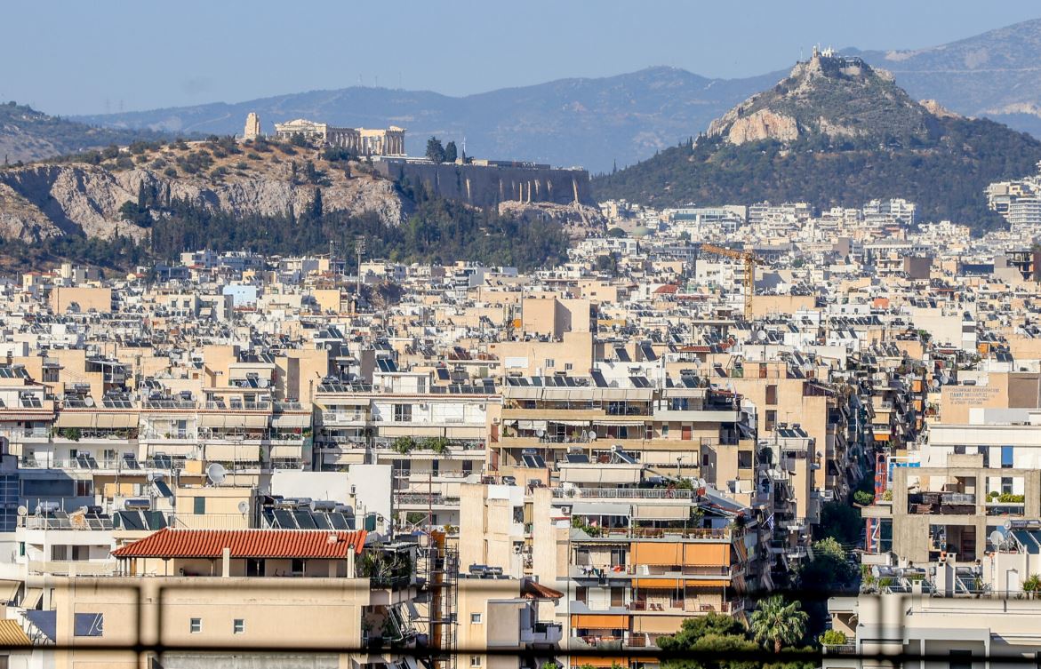 Όλο το σχέδιο για το νέο “Ανακαινίζω”: Πότε ξεκινά, σε ποιους δικαιούχους και σε ποια προγράμματα θα δοθεί προτεραιότητα