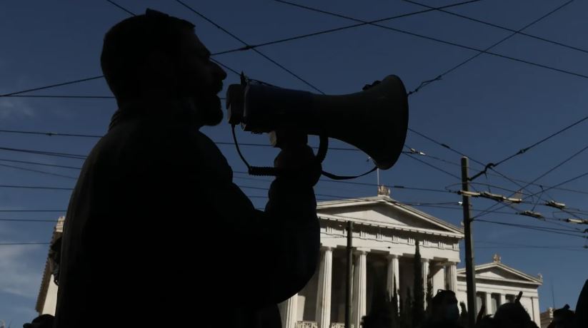 ΑΔΕΔΥ: Στάση εργασίας στο Δημόσιο την Τρίτη - Αντιδράσεις στην άρση της μονιμότητας