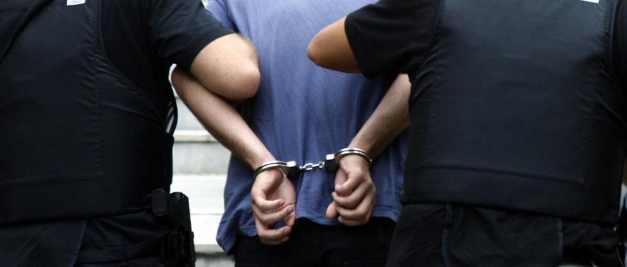 Eπ’ αυτοφώρω συνελήφθη 26χρονος τη στιγμή που επιχειρούσε να βάλει φωτιά σε περιοχή του Ηρακλείου 