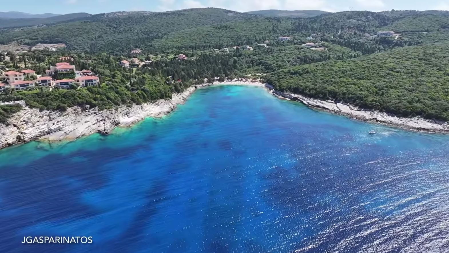 Στην Εμπλύση, εκεί που το γαλάζιο συναντά το πράσινο - Μαγευτικό βίντεο