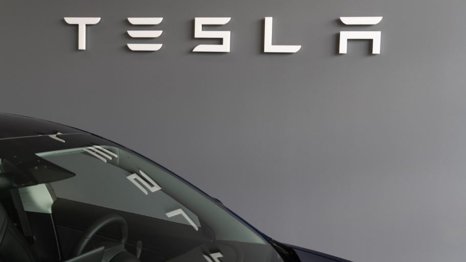 Tesla: Συναγερμός στην Ευρώπη μετά την ανάκληση εκατομμυρίων αυτοκινήτων στην Κίνα